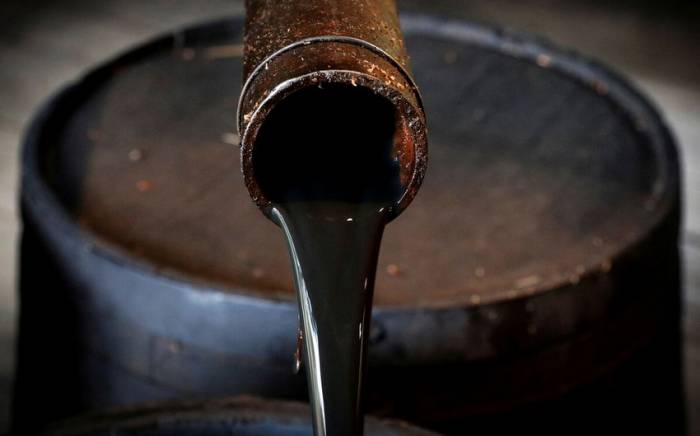 Азербайджанская нефть продолжает дешеветь
