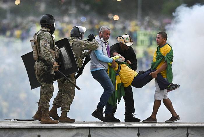 В ходе протестов в Бразилии повреждены многие произведения искусства
