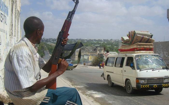 По меньшей мере 15 человек погибли после взрывов в Сомали
