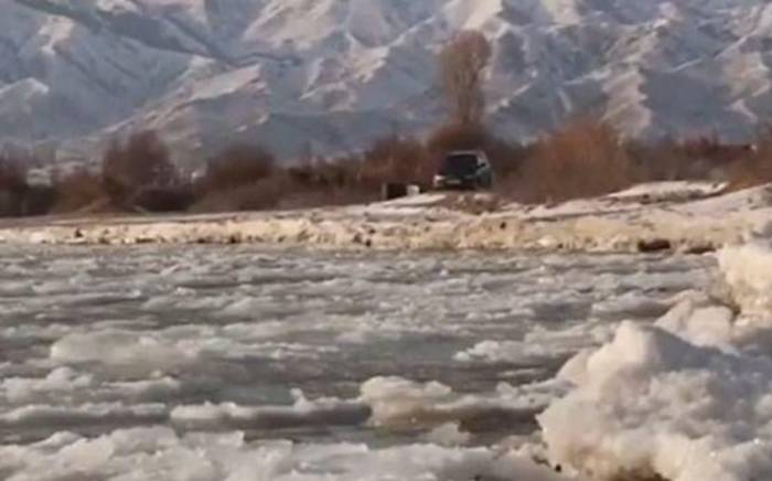В Кыргызстане замерзло озеро Иссык-Куль -ВИДЕО
