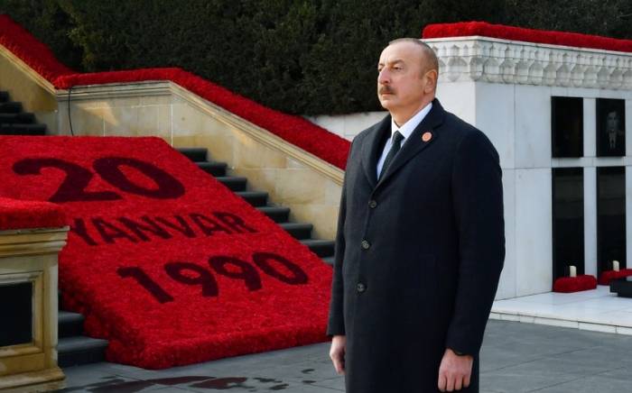 Президент Ильхам Алиев посетил Шехидляр хиябаны в связи с 33-й годовщиной трагедии 20 Января -ФОТО

