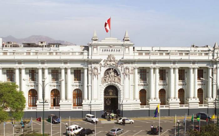Власти Перу объявили ЧП в стране
