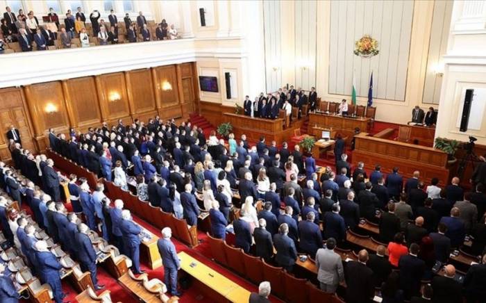 Президент Болгарии распустит парламент страны

