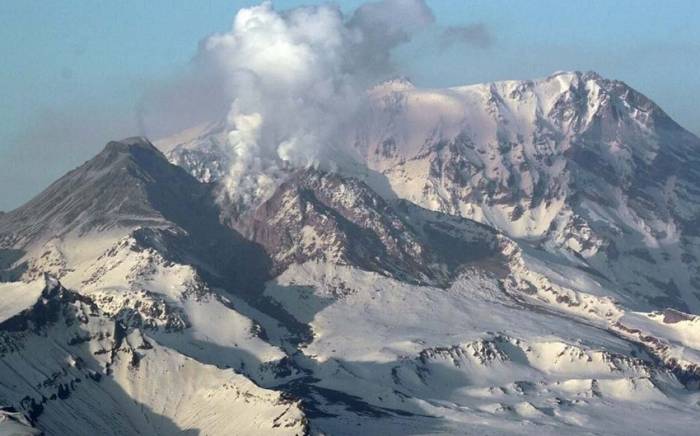 Вулкан Шивелуч на Камчатке выбросил семикилометровый столб пепла

