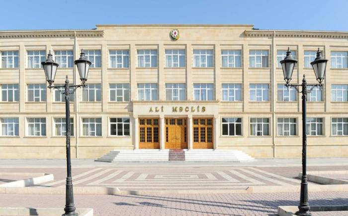 Уволенные руководители отделов и секторов Верховного меджлиса Нахчывана получили новые должности
