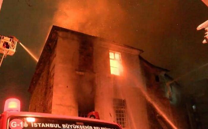 Пожар в общежитии армянской католической церкви в Стамбуле, есть погибшие
