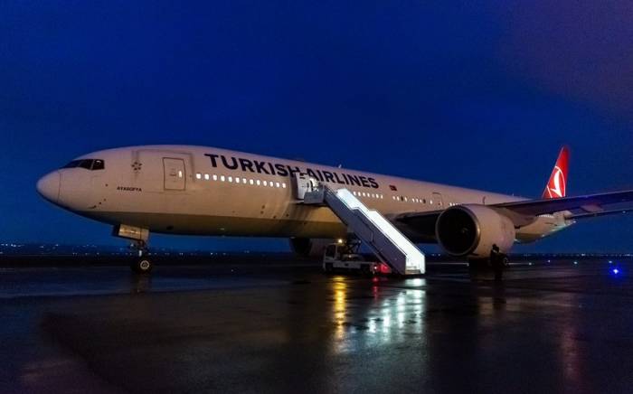 Самолет рейса по маршруту Стамбул-Токио совершил экстренную посадку в Баку
