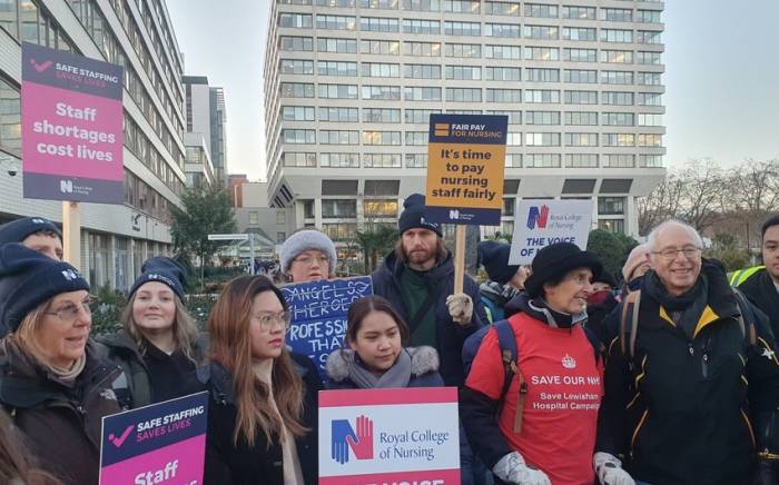 Десятки тысяч медсестер Англии проведут забастовки 