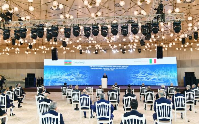 Ильхам Алиев: В Азербайджане имеется огромный потенциал для развития возобновляемых видов энергии
