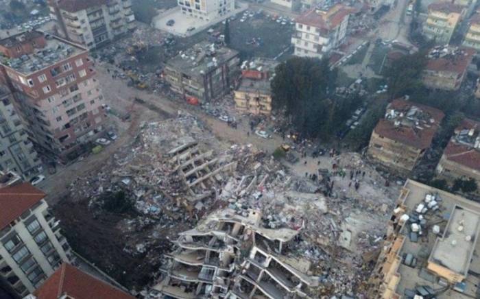 В Турции под руинами найдено тело одного из 4 азербайджанских студентов
