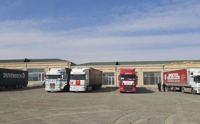 Из Гянджи в Турцию отправлено еще 8 грузовиков с гумпомощью
