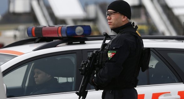 Полиция Швейцарии эвакуировала парламент и кабмин из-за угрозы взрыва
