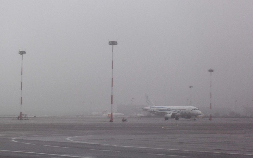 В аэропортах Москвы сегодня отменили и задержали 54 рейса