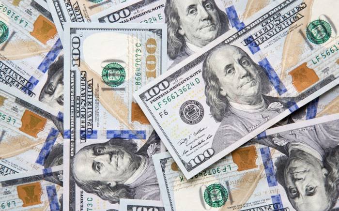 Доллар укрепился к мировым валютам в ожидании данных из США
