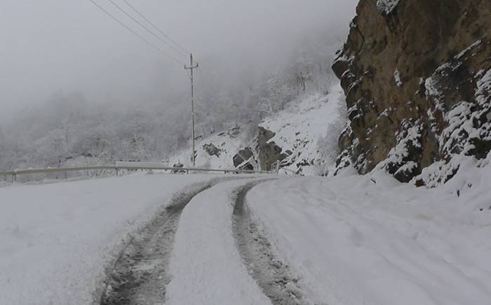 Дорога Губа-Хыналыг заблокирована из-за сильного снегопада
