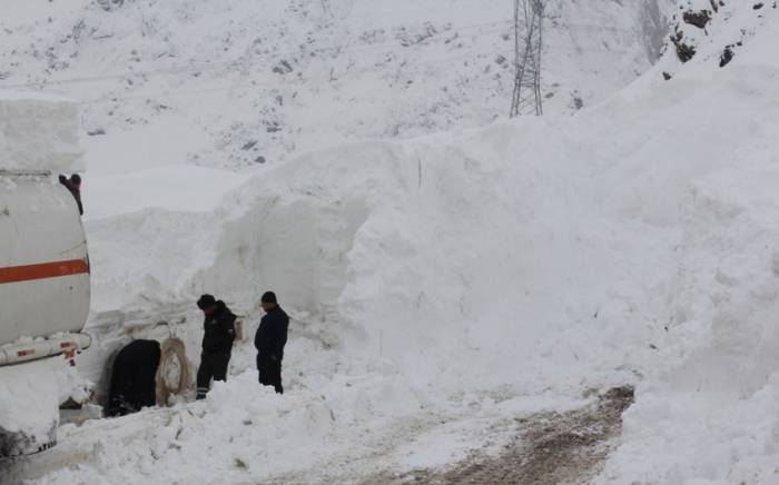 В Таджикистане погибли 9 человек в результате схода лавины
