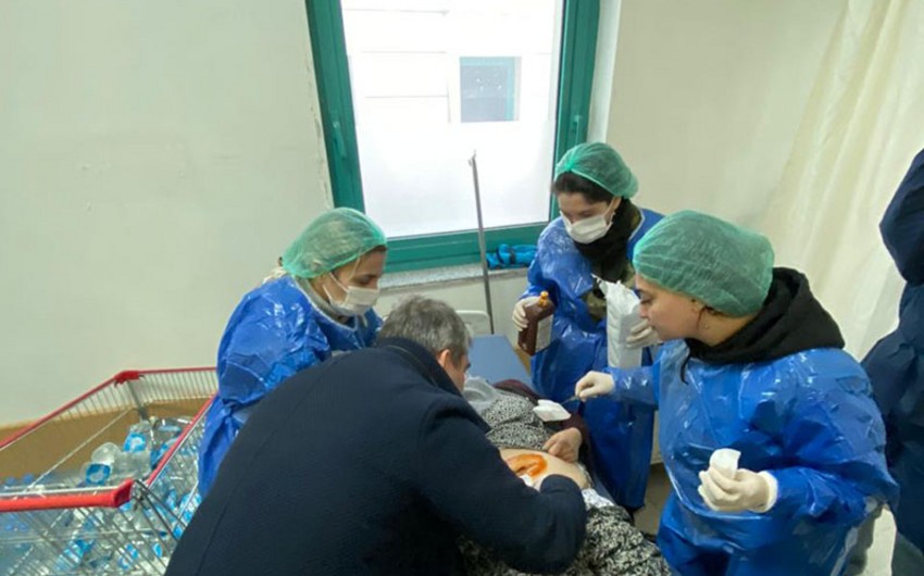 Военные врачи Азербайджана прооперировали в Кахраманмараше 10 человек