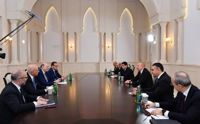Президент Ильхам Алиев принял министра окружающей среды и энергетической безопасности Италии

