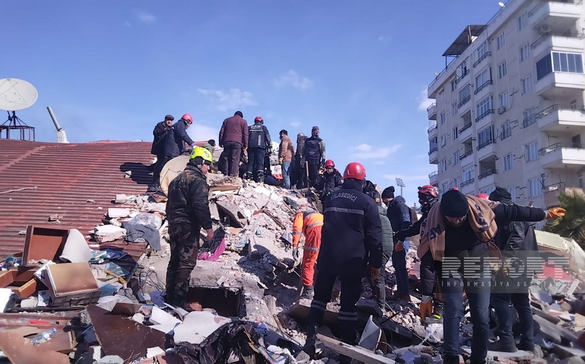 Азербайджанские спасатели задействованы в спасательных операциях на проспекте Гейдара Алиева в Кахраманмараше