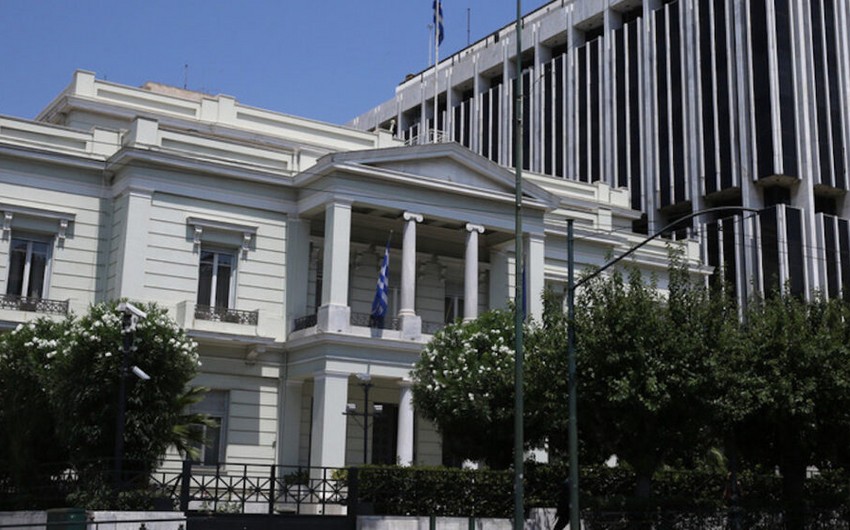 Греция намерена сменить 25 послов в различных странах
