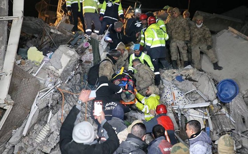 В Газиантепе спасены 3 человека спустя 76 часов после землетрясения