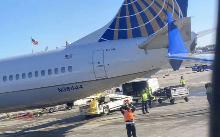 В аэропорту Бостона столкнулись два пассажирских самолета
