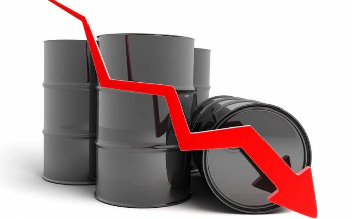 Азербайджанская нефть подешевела на 1%
