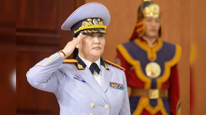 Женщина-бригадный генерал из Монголии получила в США награду за смелость

