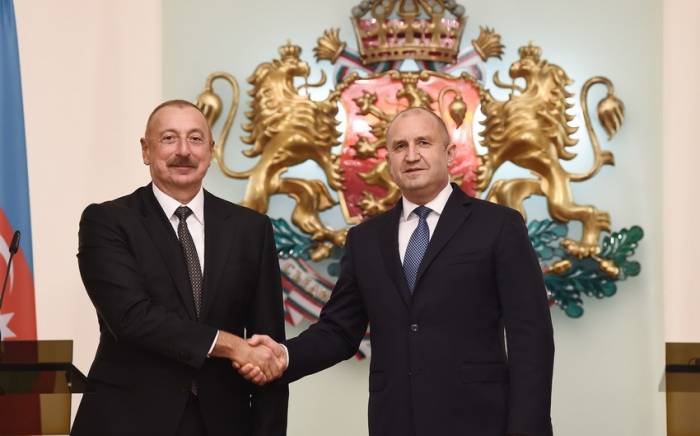 Президент Ильхам Алиев поздравил президента Болгарии
