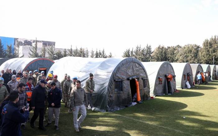 Пакистан поставит в зону бедствия в Турции 50 тыс. палаток
