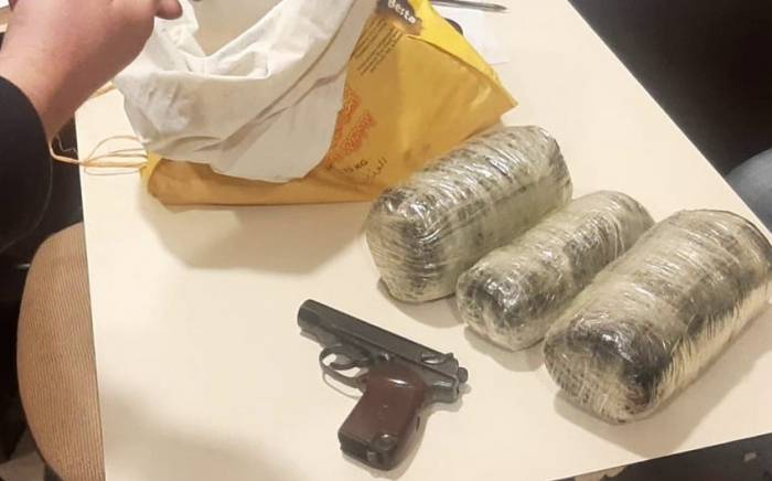 В Лянкяране задержан наркокурьер с оружием и 5 кг героина
