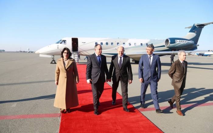 Президент Албании Байрам Бегай прибыл с рабочим визитом в Азербайджан
