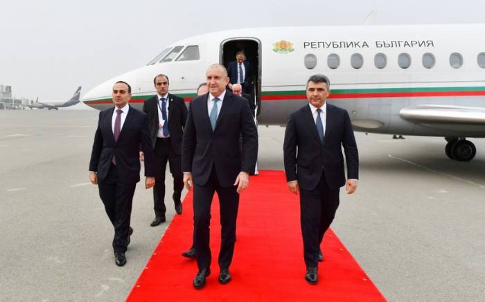 Президент Болгарии прибыл с рабочим визитом в Азербайджан -ФОТО
