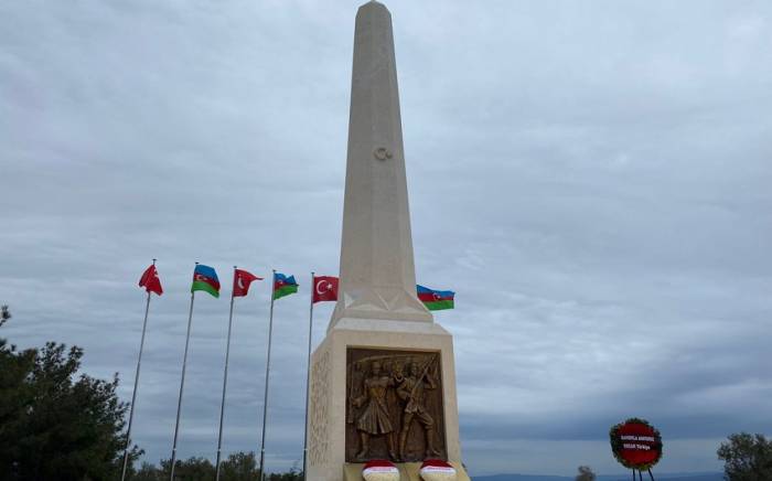 В Чанаггале установлен монумент в память об азербайджанских шехидах-ФОТО
