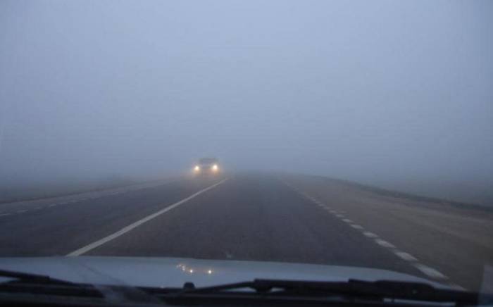 Дорожная полиция: В связи с туманом видимость на автомобильных дорогах будет ограничена
