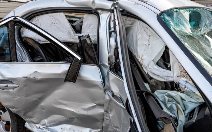 В Баку в результате столкновения грузовых автомобилей погиб водитель
