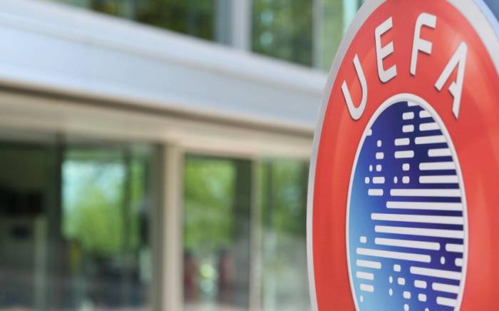 УЕФА начал расследование в отношении "Барселоны"
