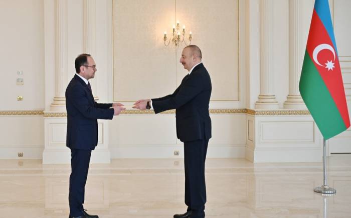 Президент принял верительные грамоты новоназначенного посла Болгарии в Азербайджане
