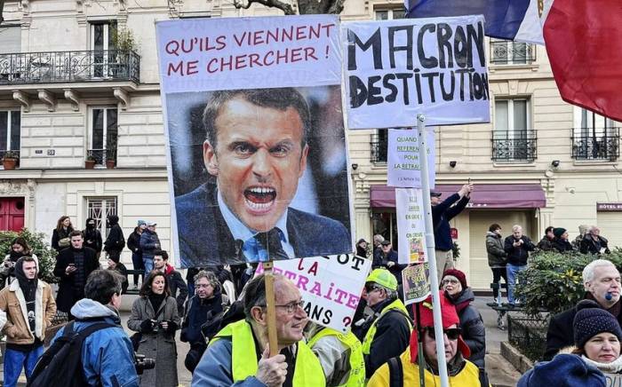 В Париже в акции против пенсионной реформы приняли участие более 90 тыс. человек
