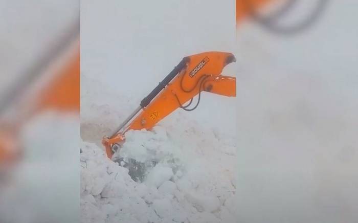 В Кяльбаджаре и Лачыне дороги непрерывно очищаются от снега
