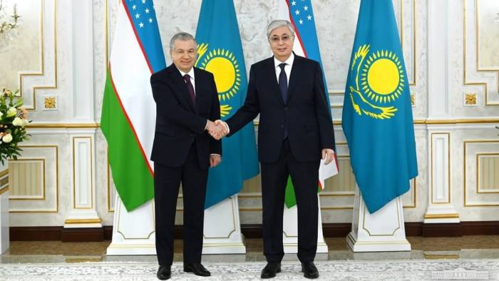 Президенты Узбекистана и Казахстана провели неформальную встречу
