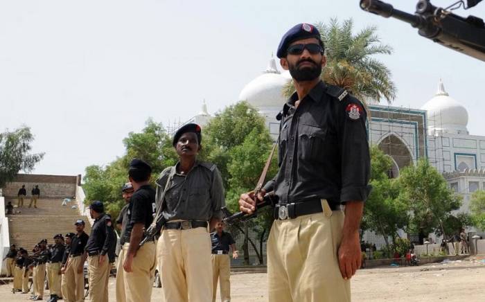 Полиция Пакистана применила газ для разгона сторонников экс-премьера
