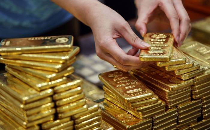 Стоимость золота выросла на фоне ослабления доллара
