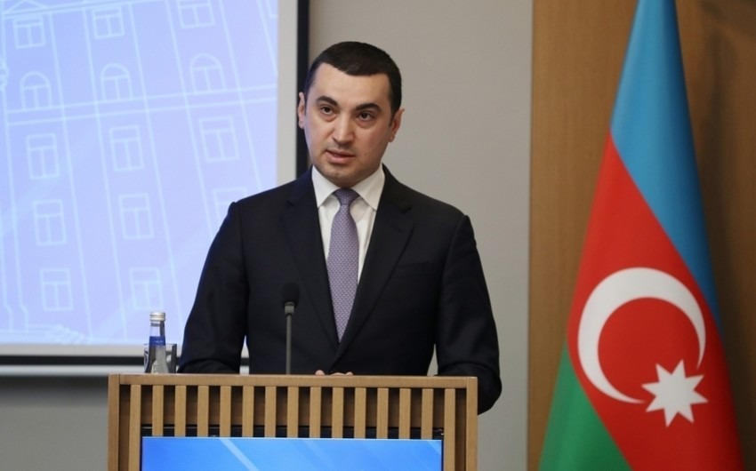 Официальный Баку осудил сожжение флагов Азербайджана и Турции в Ереване
