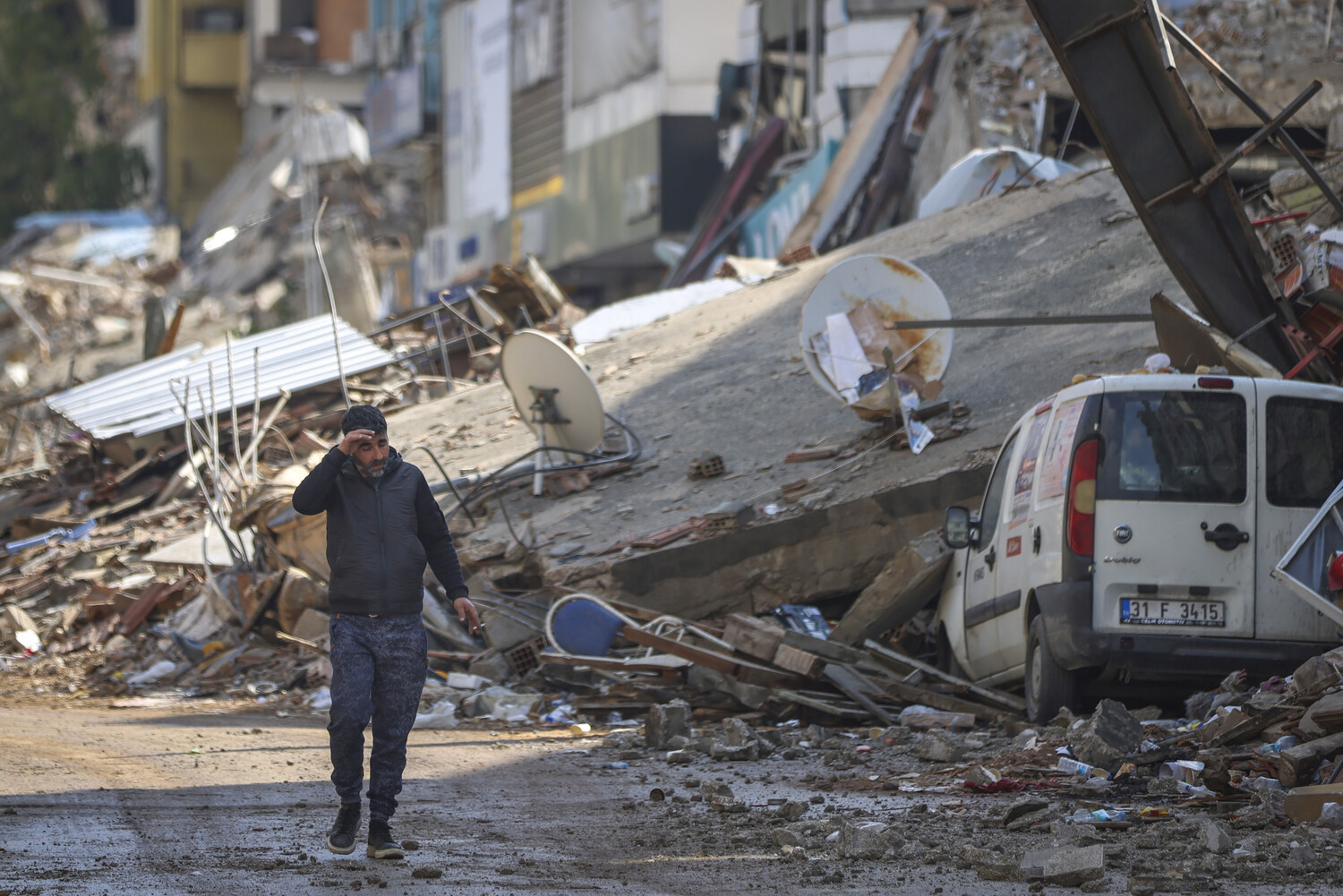 Число жертв землетрясений в Турции превысило 50,5 тыс. человек