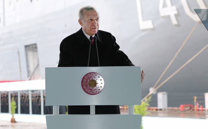 Эрдоган принял участие в церемонии ввода в строй первого десантного корабля
