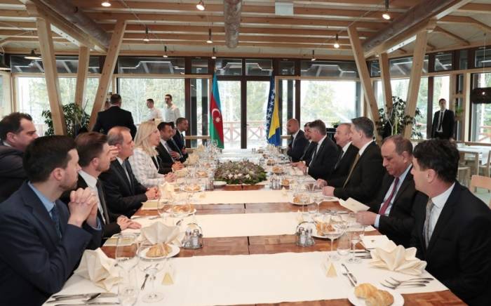 Дан официальный обед в честь президента Азербайджана Ильхама Алиева
