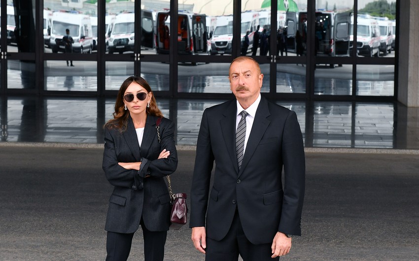 Ильхам Алиев и Мехрибан Алиева совершили поездку в Сальянский район
