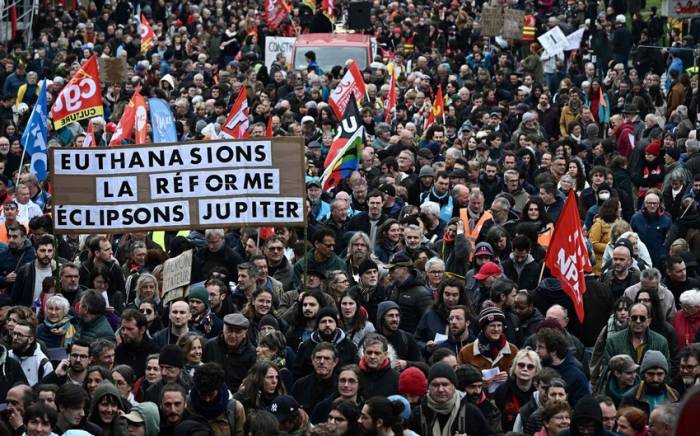 Во Франции проходит очередная акция протеста против пенсионной реформы
