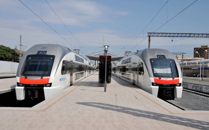 Увеличено количество дополнительных рейсов по железнодорожному маршруту Баку-Агстафа-Баку
